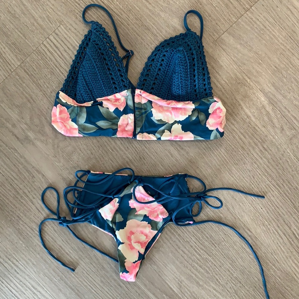 Frankies Crochet bikini top & Lace up bottoms